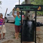 Colocación de letreros, basureros y limpieza de playa